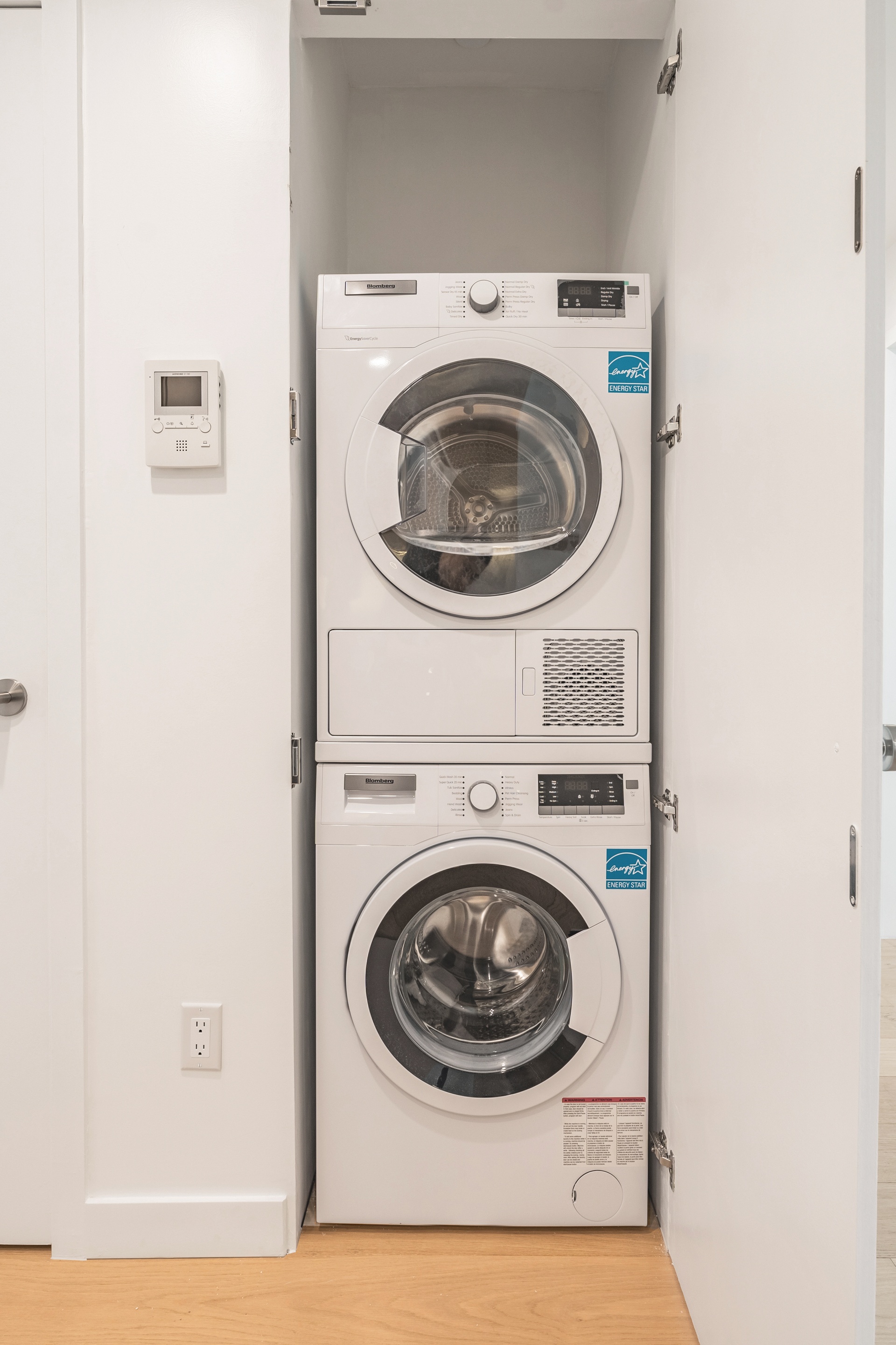 30-05 Vernon Boulevard, Unit 2H Queens, NY 11102 - Photo 6 of 13