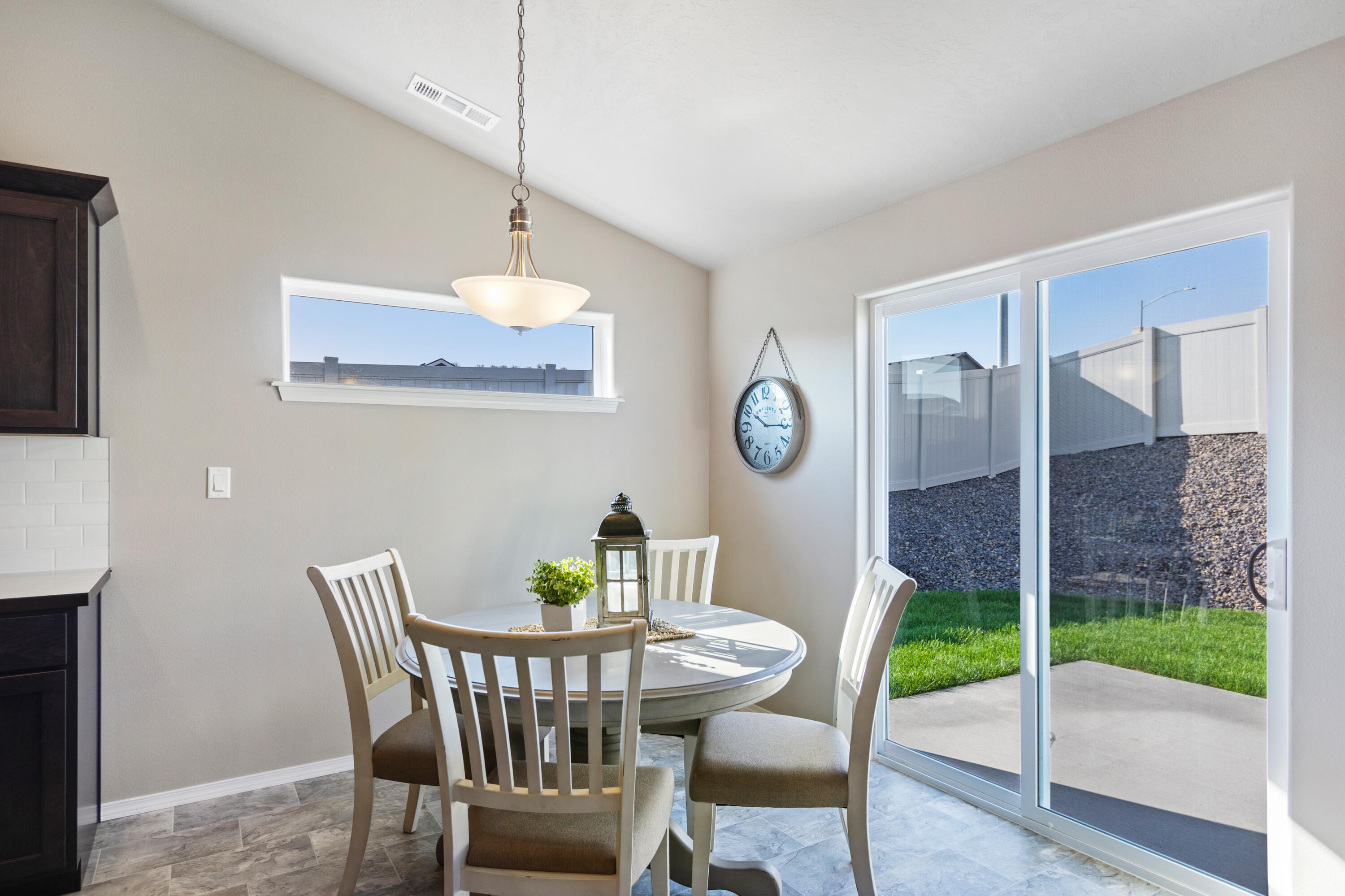 754 North Reed Street, Unit LOT #99 Sisters, OR 97759 - Photo 5 of 12 Edgewood - Dining Room