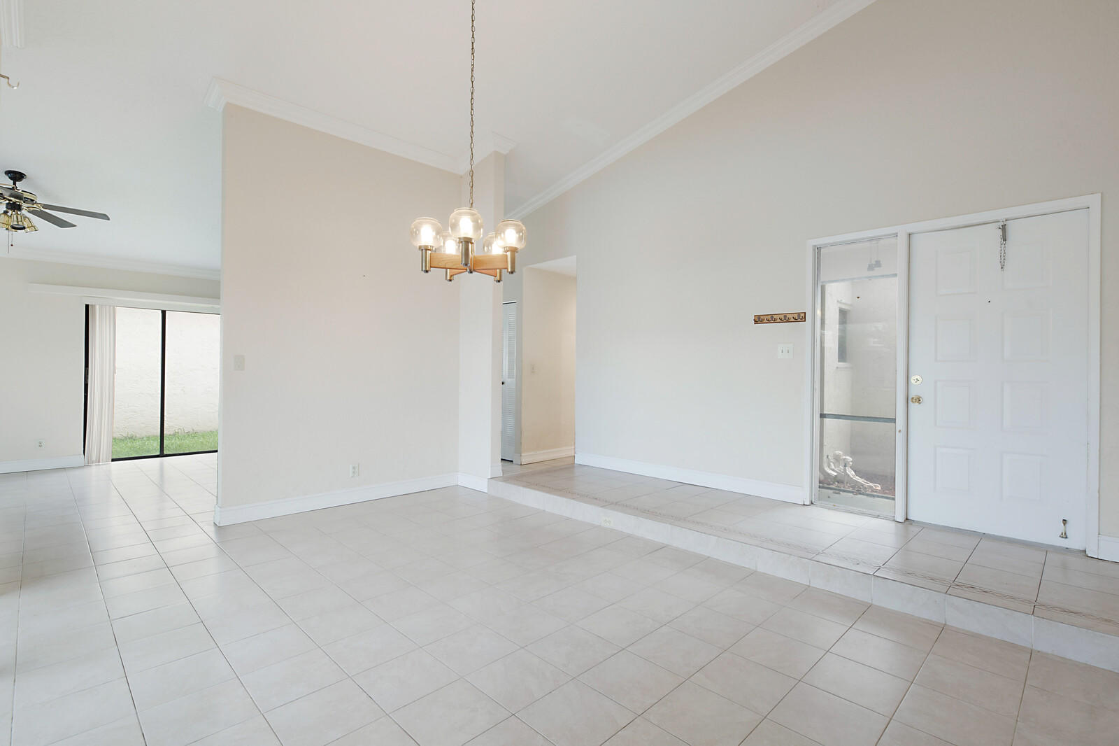 20938 Rustlewood Avenue Boca Raton, FL 33428 - Photo 4 of 45 Dining Room & Foyer