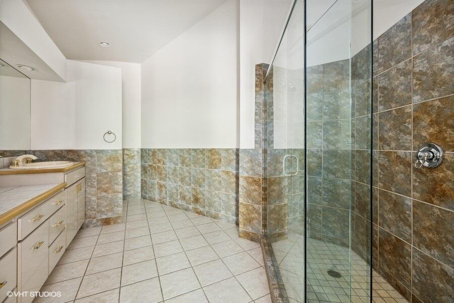 3900 Valley Path Coloma, MI 49038 - Photo 18 of 55 Primary Bathroom