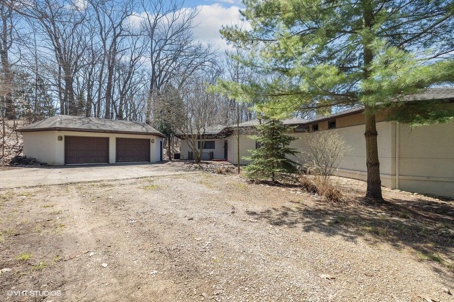 3900 Valley Path Coloma, MI 49038 - Photo 2 of 55 Front View