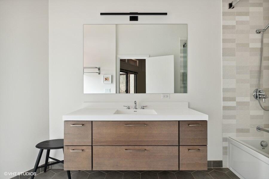 3900 Valley Path Coloma, MI 49038 - Photo 22 of 55 Main Floor En-Suite Bath