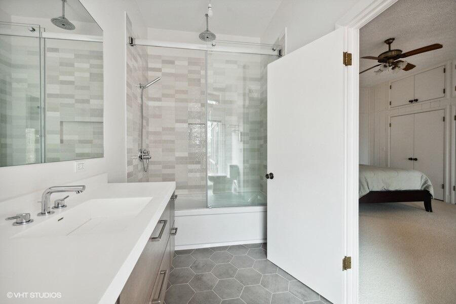 3900 Valley Path Coloma, MI 49038 - Photo 23 of 55 Main Floor En-Suite Bath