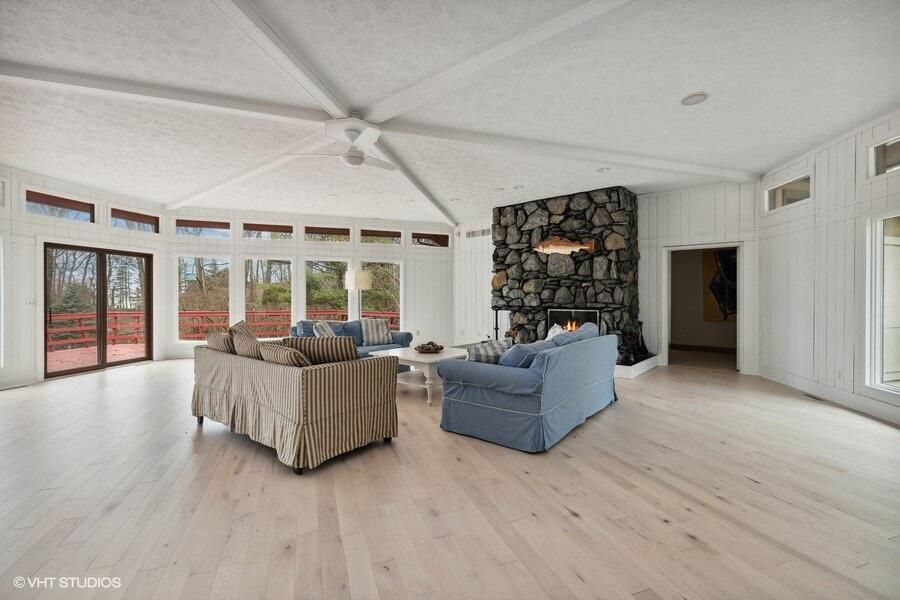 3900 Valley Path Coloma, MI 49038 - Photo 6 of 55 Living Room