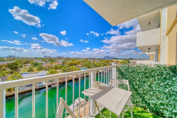 $1,700 | 2000 Northeast 135th Street, Unit 708, North Miami, FL 33181