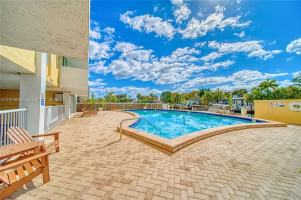 $1,700 | 2000 Northeast 135th Street, Unit 708, North Miami, FL 33181