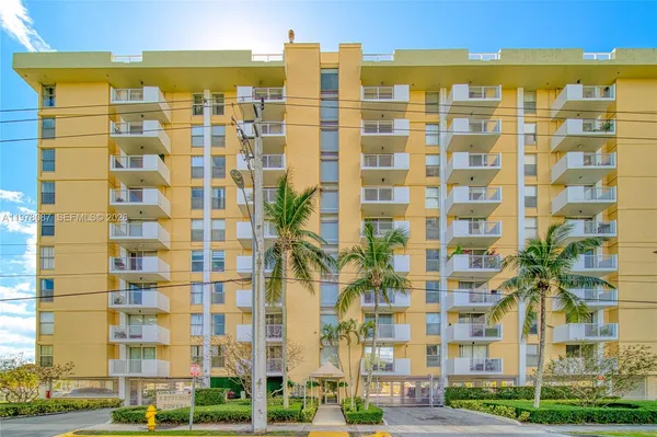 $1,700 | 2000 Northeast 135th Street, Unit 708, North Miami, FL 33181
