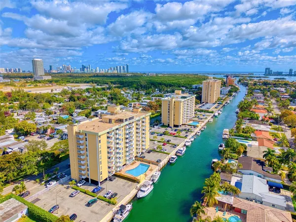 $1,700 | 2000 Northeast 135th Street, Unit 708, North Miami, FL 33181