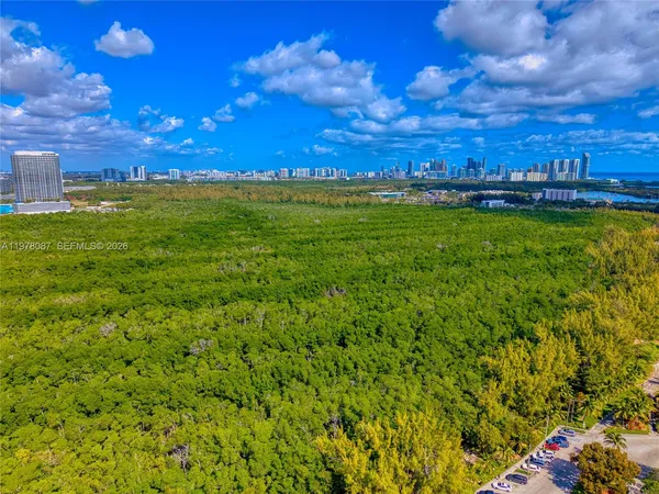 $1,700 | 2000 Northeast 135th Street, Unit 708, North Miami, FL 33181