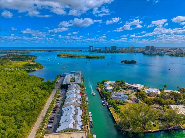 $1,700 | 2000 Northeast 135th Street, Unit 708, North Miami, FL 33181