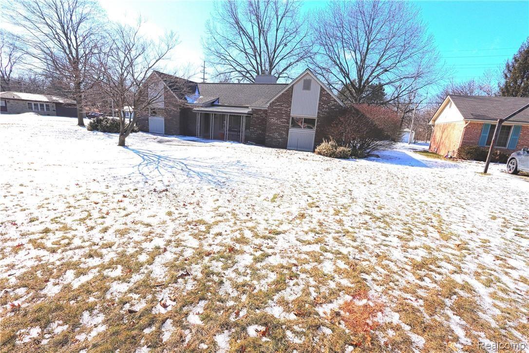 14221 Newburgh Road Livonia, MI 48154 - Photo 4 of 48 IMG_8948_InPixio.jpg