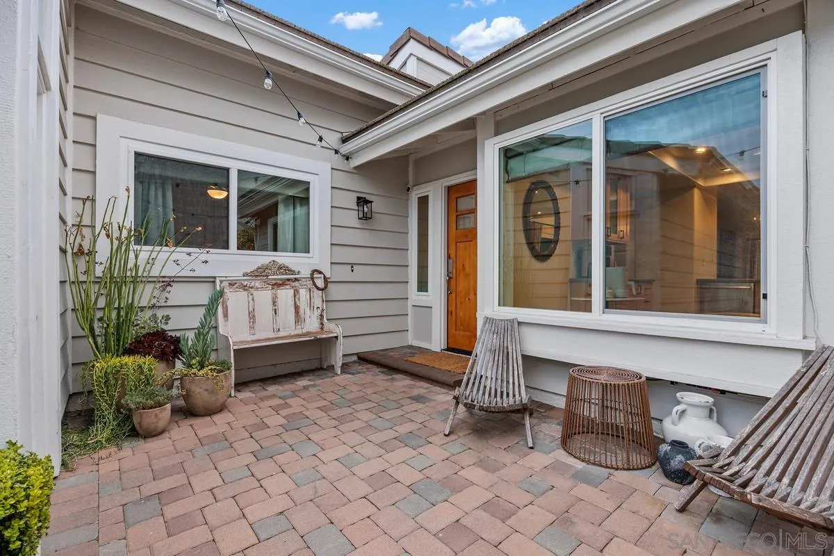 3343 Del Rio Court Carlsbad, CA 92009 - Photo 3 of 33