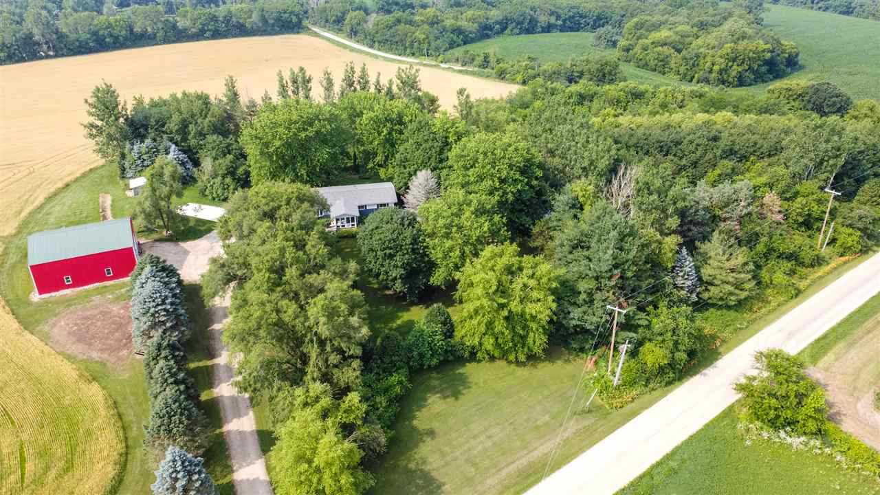 18450 East State Line Road Davis, IL 61019 - Photo 2 of 26 a view of a yard with plants