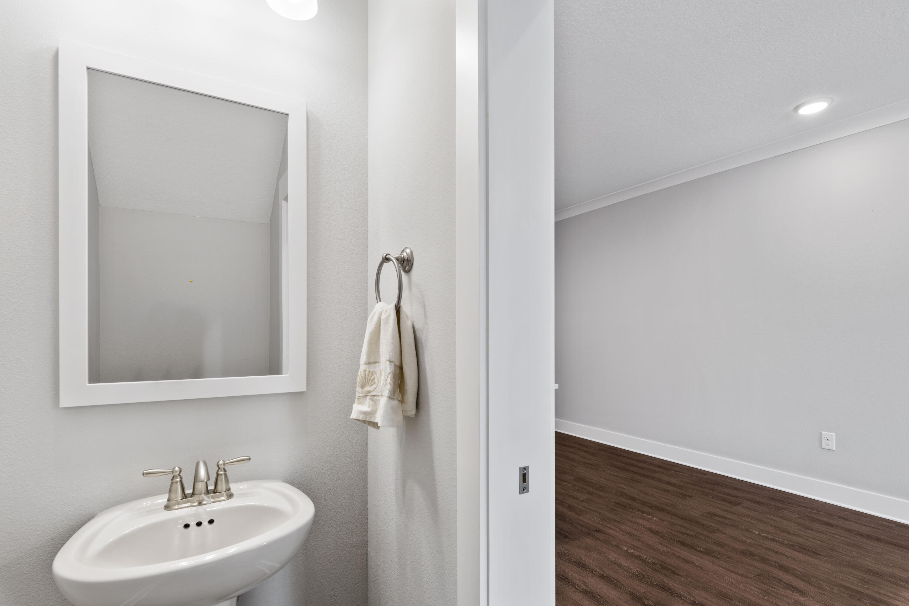 296 North Sand Palm Road Freeport, FL 32439 - Photo 11 of 30 a bathroom with a sink and a mirror