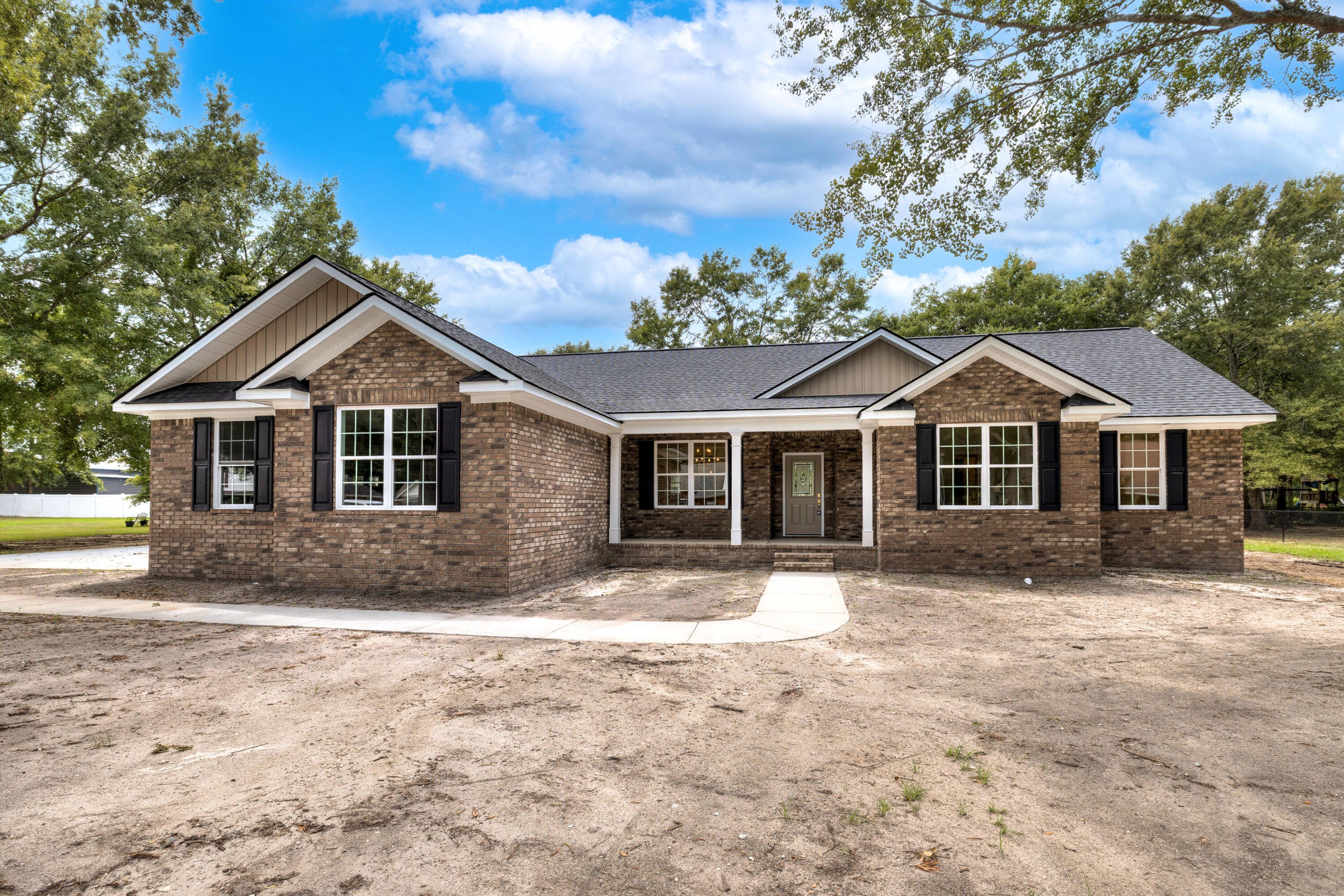 1327 McKenzie Road Manning, SC 29102 - Photo 2 of 32 Front View