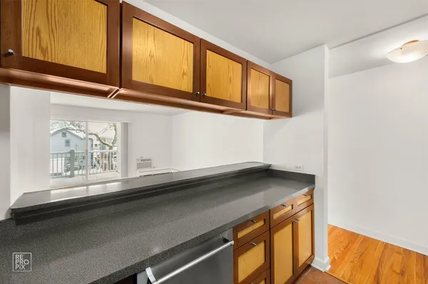 $234,900 | 81 6th Avenue, Unit 202, La Grange, IL 60525