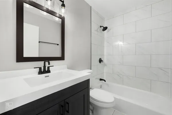$234,900 | 81 6th Avenue, Unit 202, La Grange, IL 60525