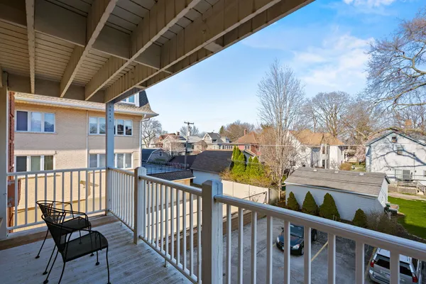 $234,900 | 81 6th Avenue, Unit 202, La Grange, IL 60525