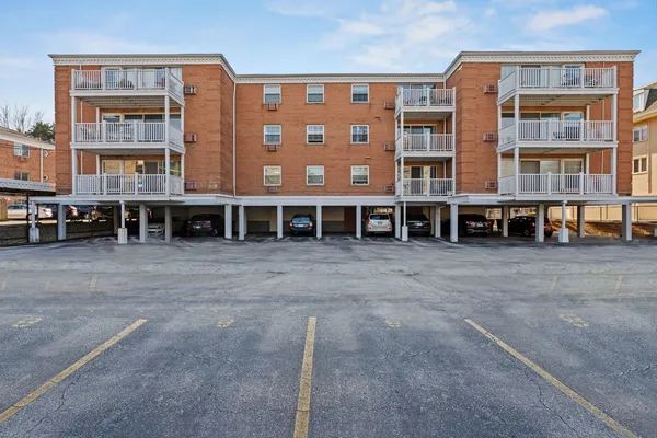 $234,900 | 81 6th Avenue, Unit 202, La Grange, IL 60525