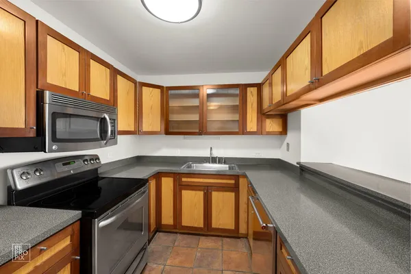 $234,900 | 81 6th Avenue, Unit 202, La Grange, IL 60525