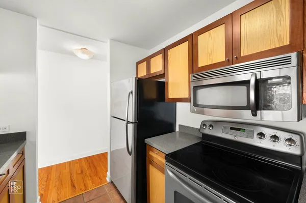 $234,900 | 81 6th Avenue, Unit 202, La Grange, IL 60525