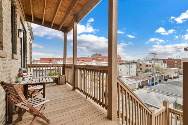 $399,900 | 3142 West George Street, Unit C3, Chicago, IL 60618