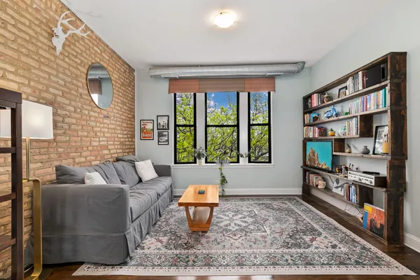 $399,900 | 3142 West George Street, Unit C3, Chicago, IL 60618