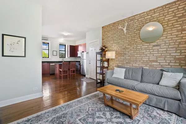 $399,900 | 3142 West George Street, Unit C3, Chicago, IL 60618