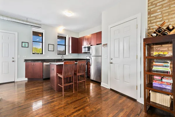 $399,900 | 3142 West George Street, Unit C3, Chicago, IL 60618