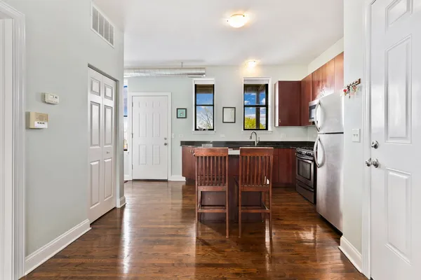 $399,900 | 3142 West George Street, Unit C3, Chicago, IL 60618