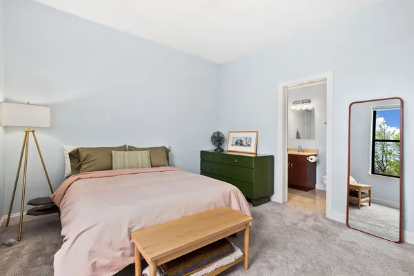 $399,900 | 3142 West George Street, Unit C3, Chicago, IL 60618