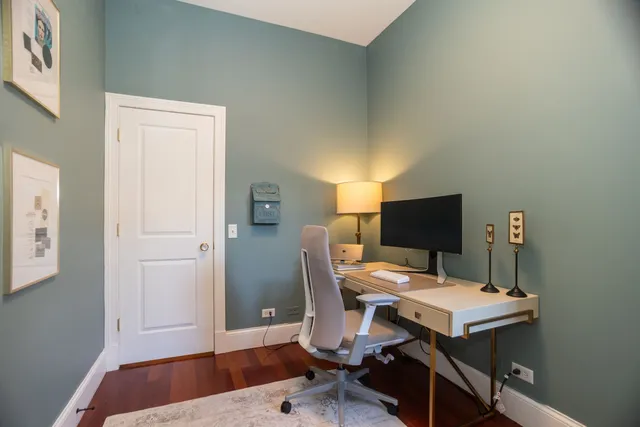 $685,000 | 1120 West Oakdale Avenue, Unit 1F, Chicago, IL 60657