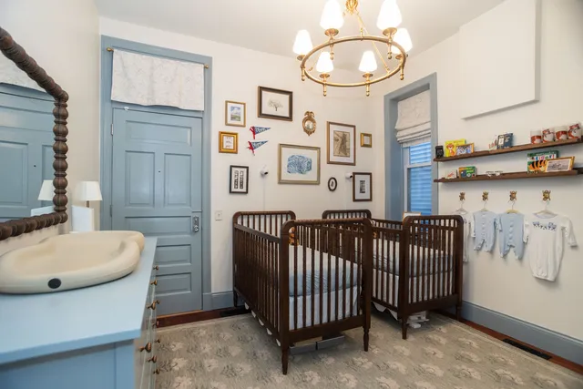 $685,000 | 1120 West Oakdale Avenue, Unit 1F, Chicago, IL 60657