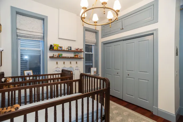 $685,000 | 1120 West Oakdale Avenue, Unit 1F, Chicago, IL 60657