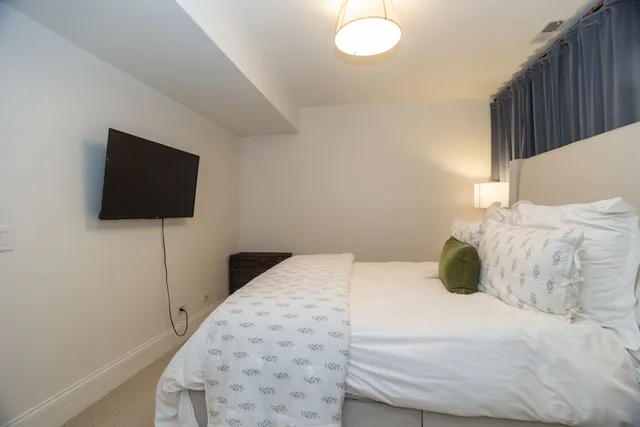 $685,000 | 1120 West Oakdale Avenue, Unit 1F, Chicago, IL 60657