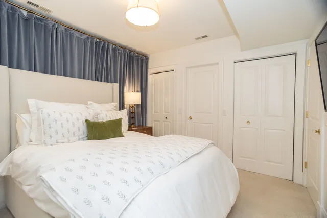 $685,000 | 1120 West Oakdale Avenue, Unit 1F, Chicago, IL 60657