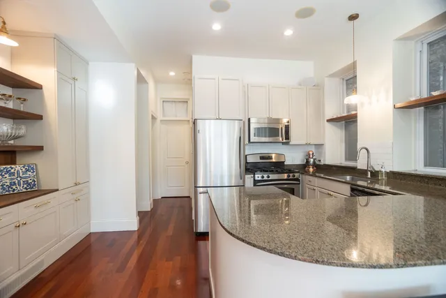 $685,000 | 1120 West Oakdale Avenue, Unit 1F, Chicago, IL 60657