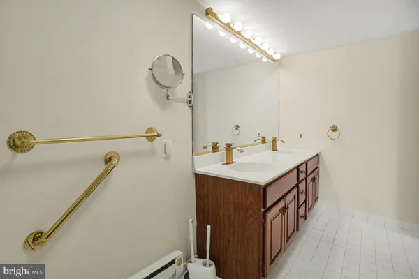$2,200 | 100 Breyer Drive, Unit 5M, Elkins Park, PA 19027