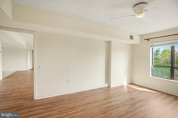 $2,200 | 100 Breyer Drive, Unit 5M, Elkins Park, PA 19027