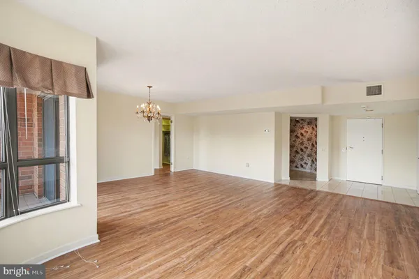 $2,200 | 100 Breyer Drive, Unit 5M, Elkins Park, PA 19027