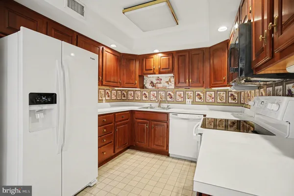 $2,200 | 100 Breyer Drive, Unit 5M, Elkins Park, PA 19027