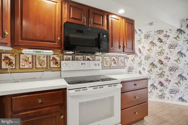 $2,200 | 100 Breyer Drive, Unit 5M, Elkins Park, PA 19027