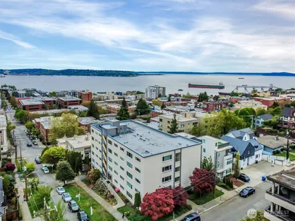 $318,990 | 919 2nd Avenue West, Unit 505, Seattle, WA 98119
