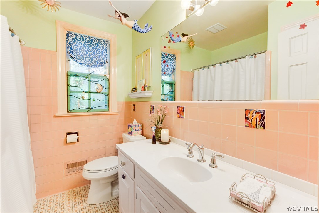 8802 Sierra Road Henrico, VA 23229 - Photo 38 of 42 Hall Bath