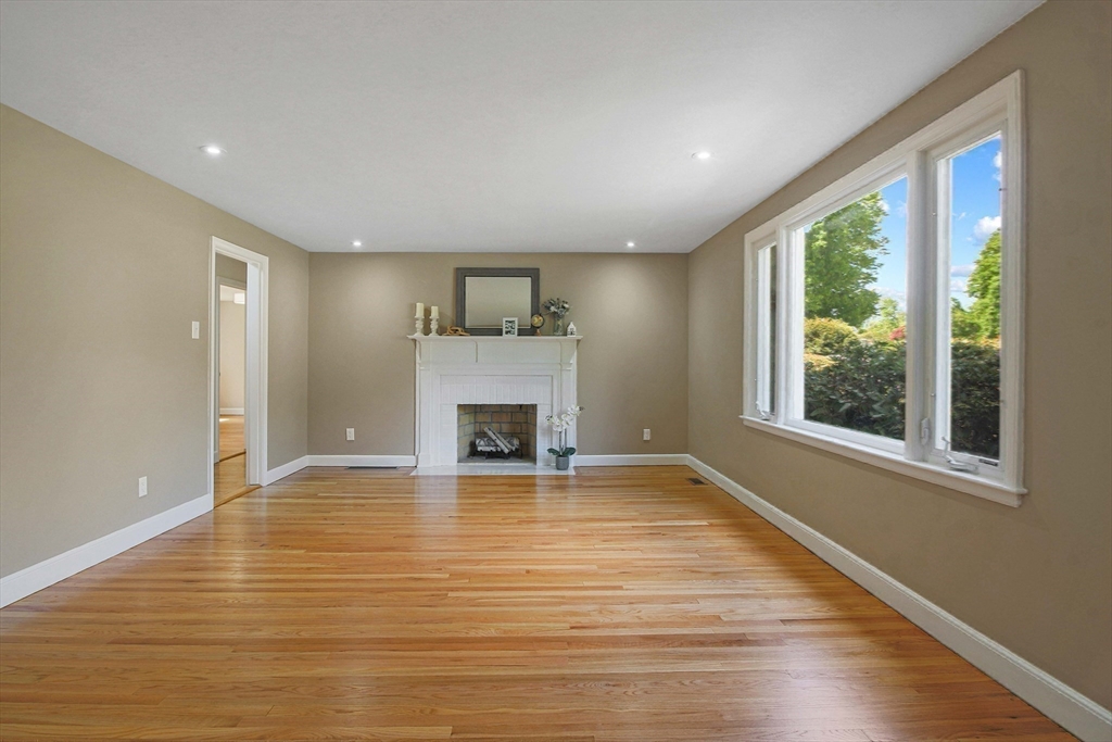 437 Salisbury Street Worcester, MA 01609 - Photo 7 of 23