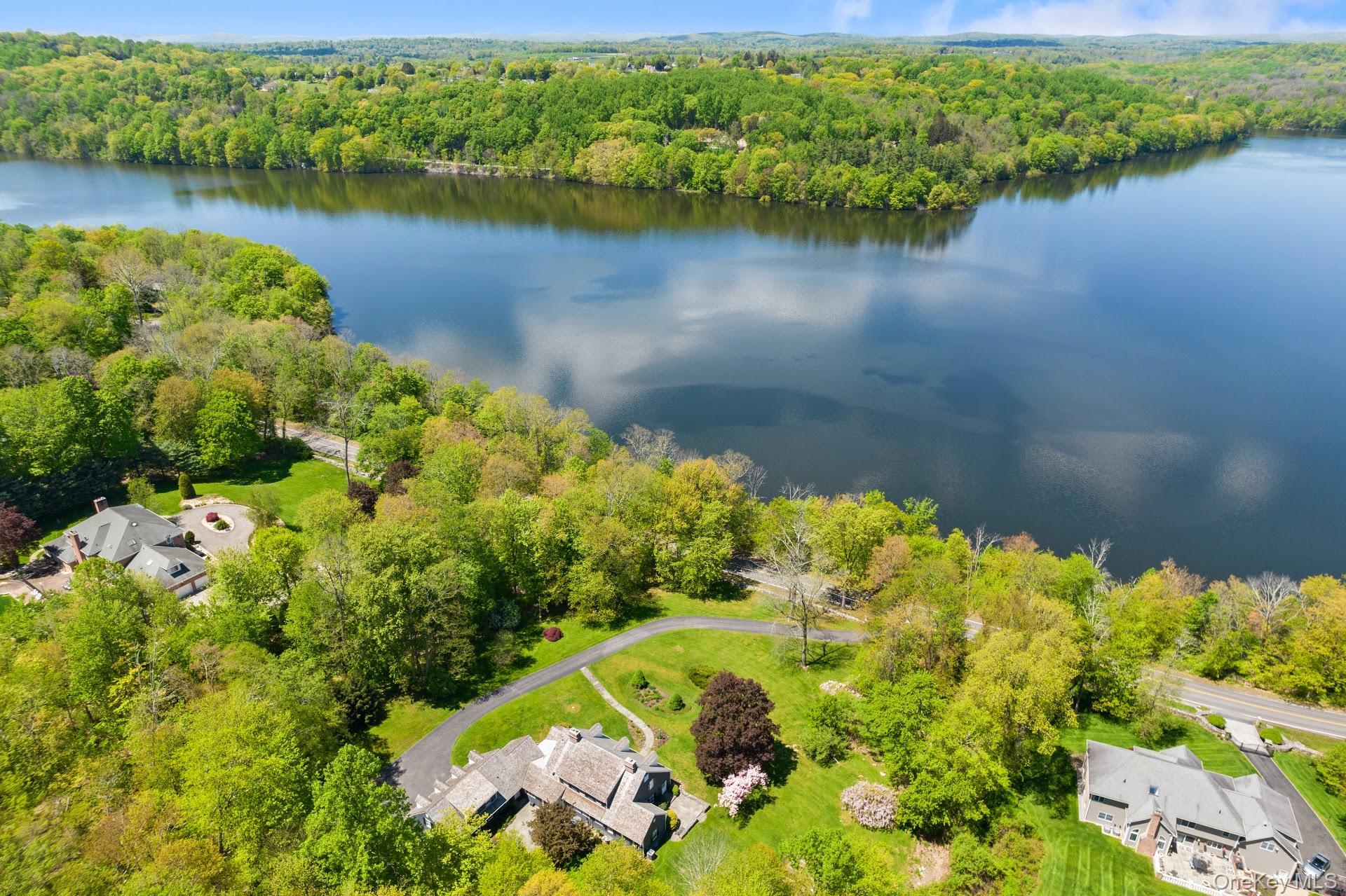 52 Lake Road Katonah, NY 10536 - Photo 4 of 9