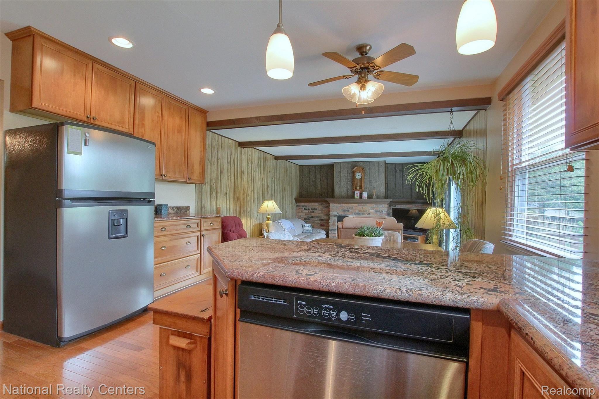 24540 Park Ridge Court Novi, MI 48375 - Photo 11 of 27 11-Kitchen 3rd View.jpg