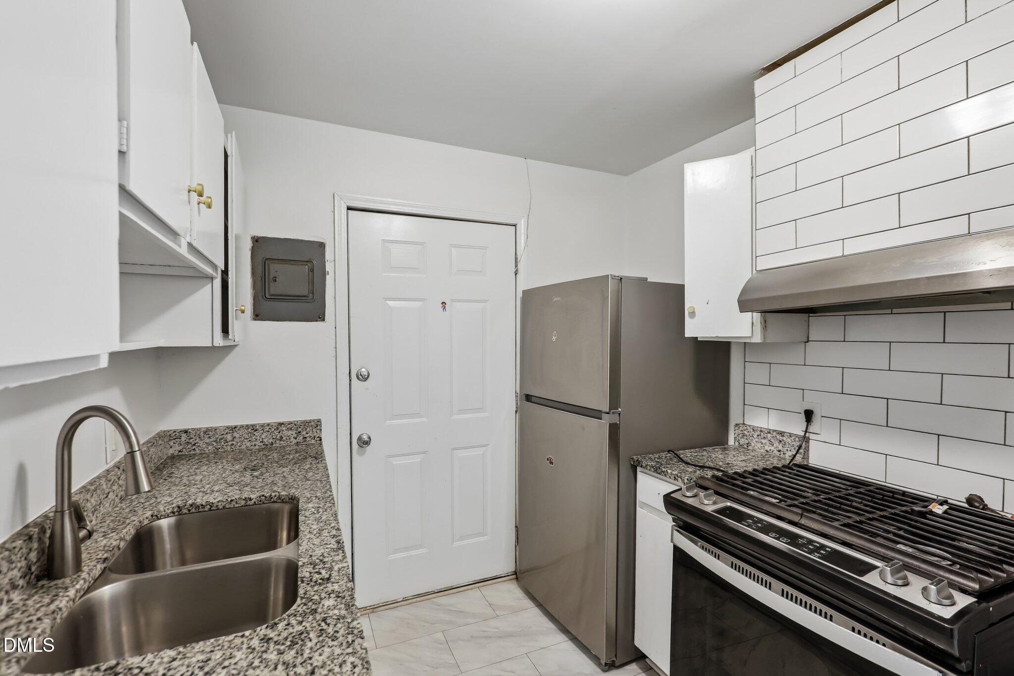 404 Lynn Road Durham, NC 27703 - Photo 4 of 22 7-web-or-mls-Lynn Rd-S0410-007