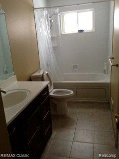 1330 Delta Road Walled Lake, MI 48390 - Photo 9 of 12 Full Bath w/master access