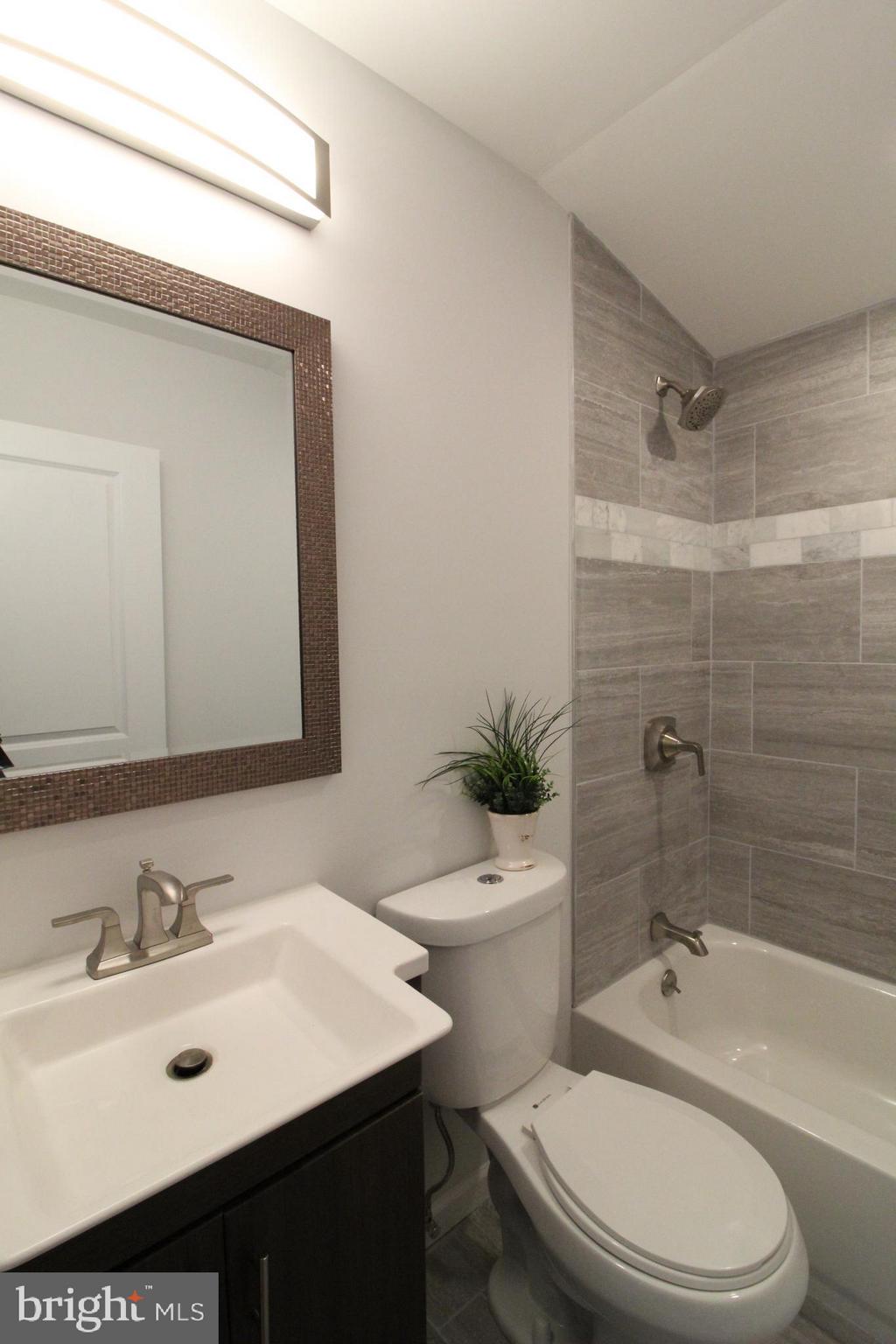 1920 Jasmine Road Baltimore, MD 21222 - Photo 15 of 40 Upper Level Bath with Modern Features